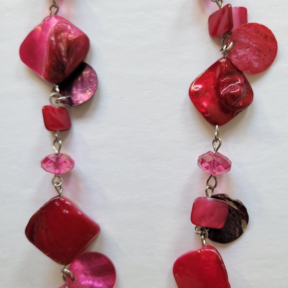 Red Shell Chain Necklace - Picture 2 of 8